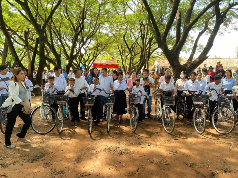 捐贈100台腳踏車