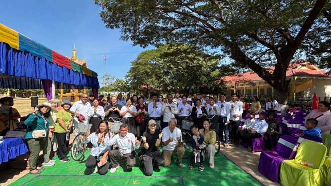 安東將送到的腳踏車整理再整復，過程中費了不少力，也讓在地的孩子們感受到台灣的溫暖