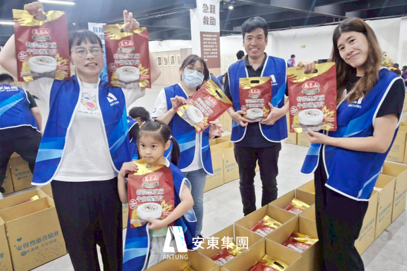 安東同仁與現場小朋友共伴